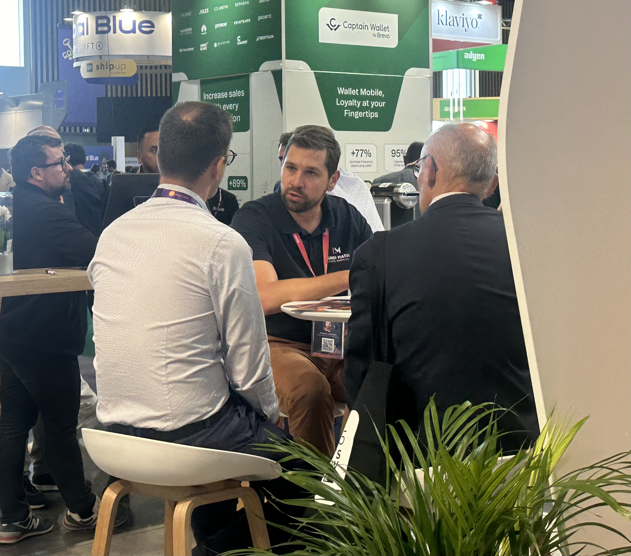 Nos équipes en plein échange sur le stand G115 